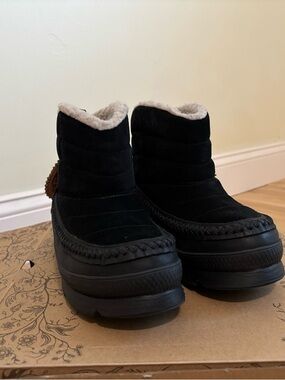 NEW Manitobah Waterproof Pacific Puffer Boots - Women’s 8